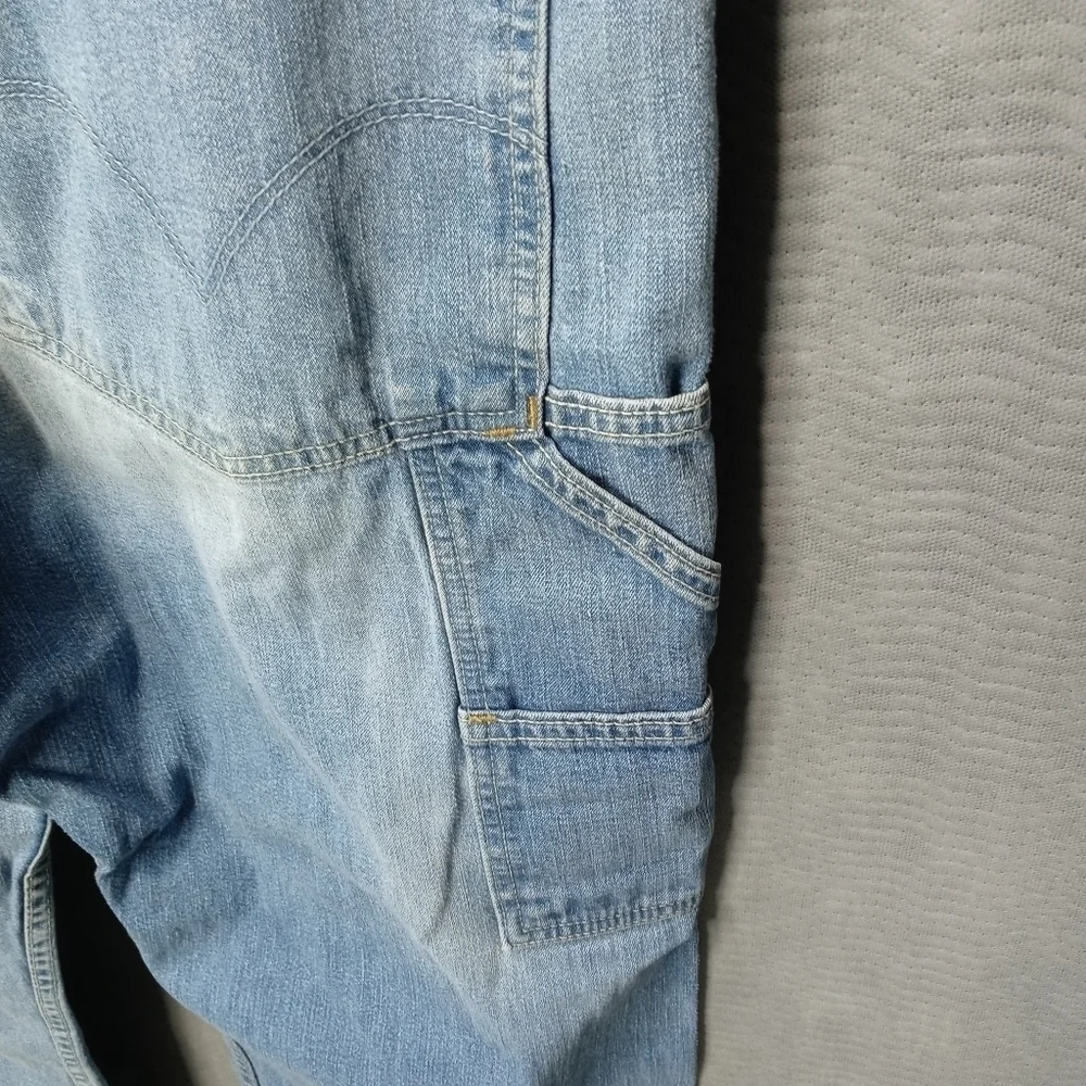 Levi's loose straight men's carpenter blue jeans sz 40x30.   401 55pm